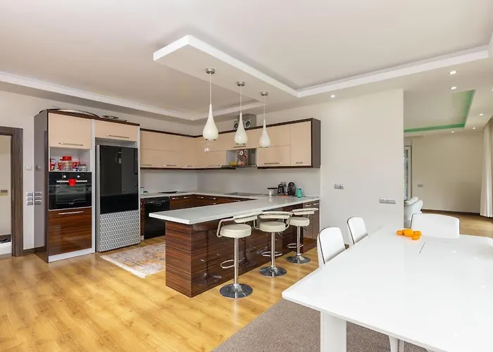 Hisarçandır'da Geniş Villa *