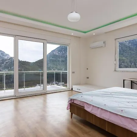 Villa Hisarcandir'da Genis Dag Evi Hacisekililer