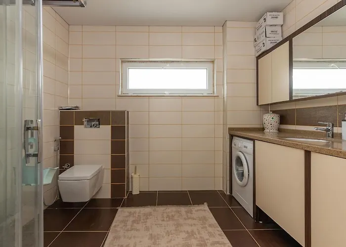 Hisarcandir'da Genis Dag Evi