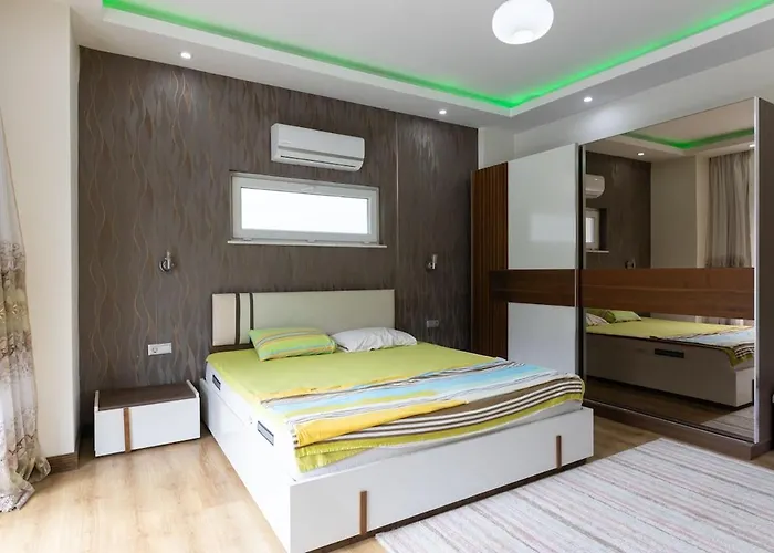 Hisarcandir'da Genis Dag Evi