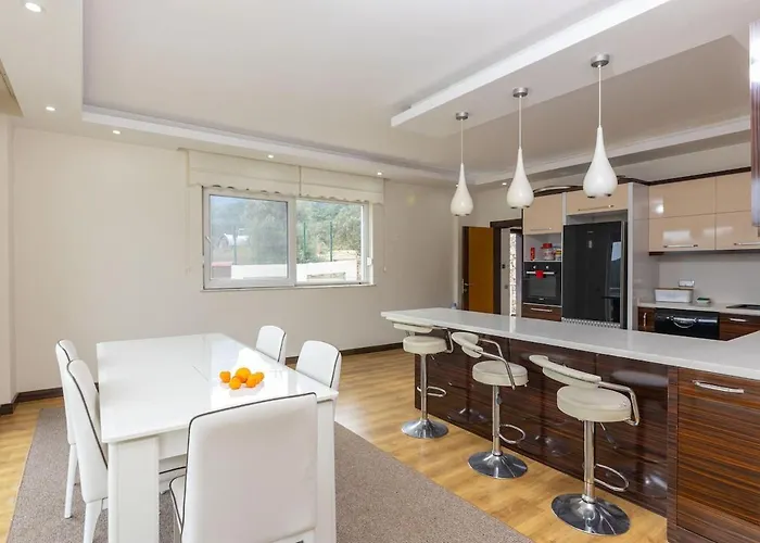 Hisarcandir'da Genis Dag Evi *