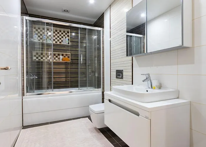 Villa Hisarcandir'da Genis Dag Evi *