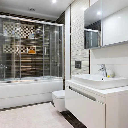 Villa Hisarcandir'da Genis Dag Evi *