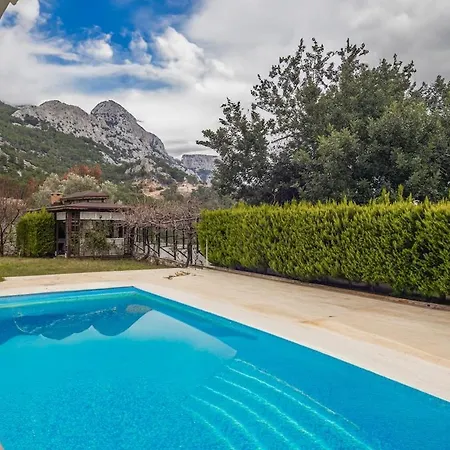 Hisarcandir'da Genis Dag Evi Hacisekililer