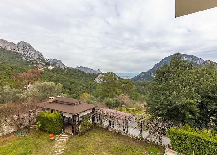 Hisarcandir'da Genis Dag Evi Hacisekililer